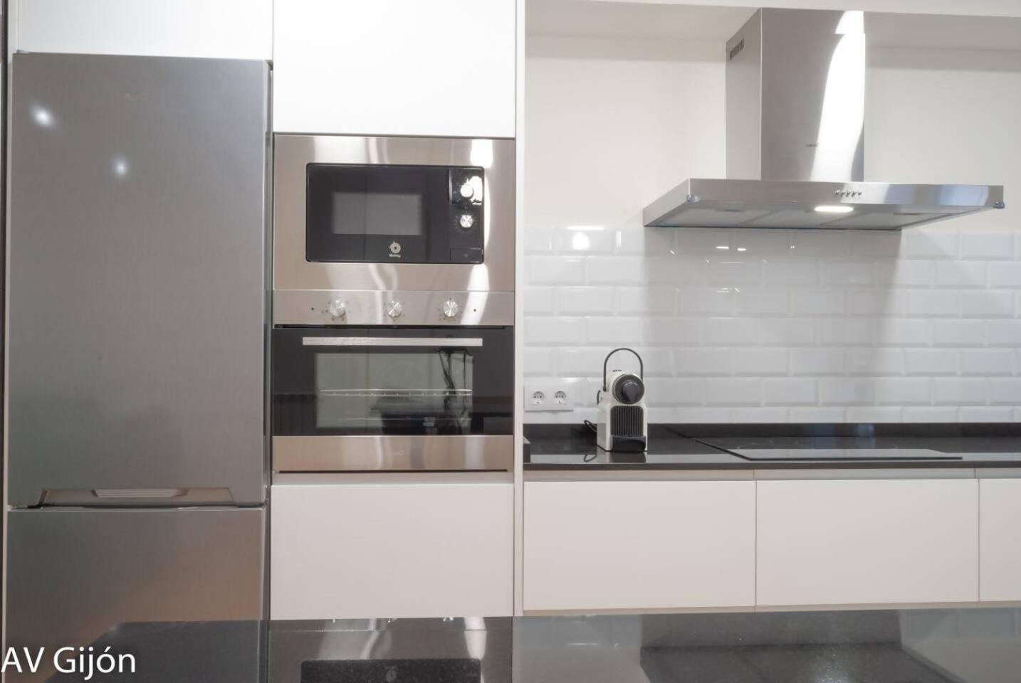 Apartamento La Playa 17 ヒホン エクステリア 写真