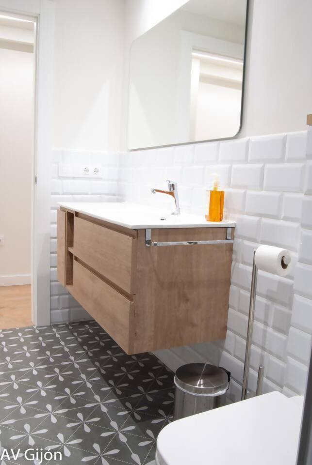 Apartamento La Playa 17 ヒホン エクステリア 写真