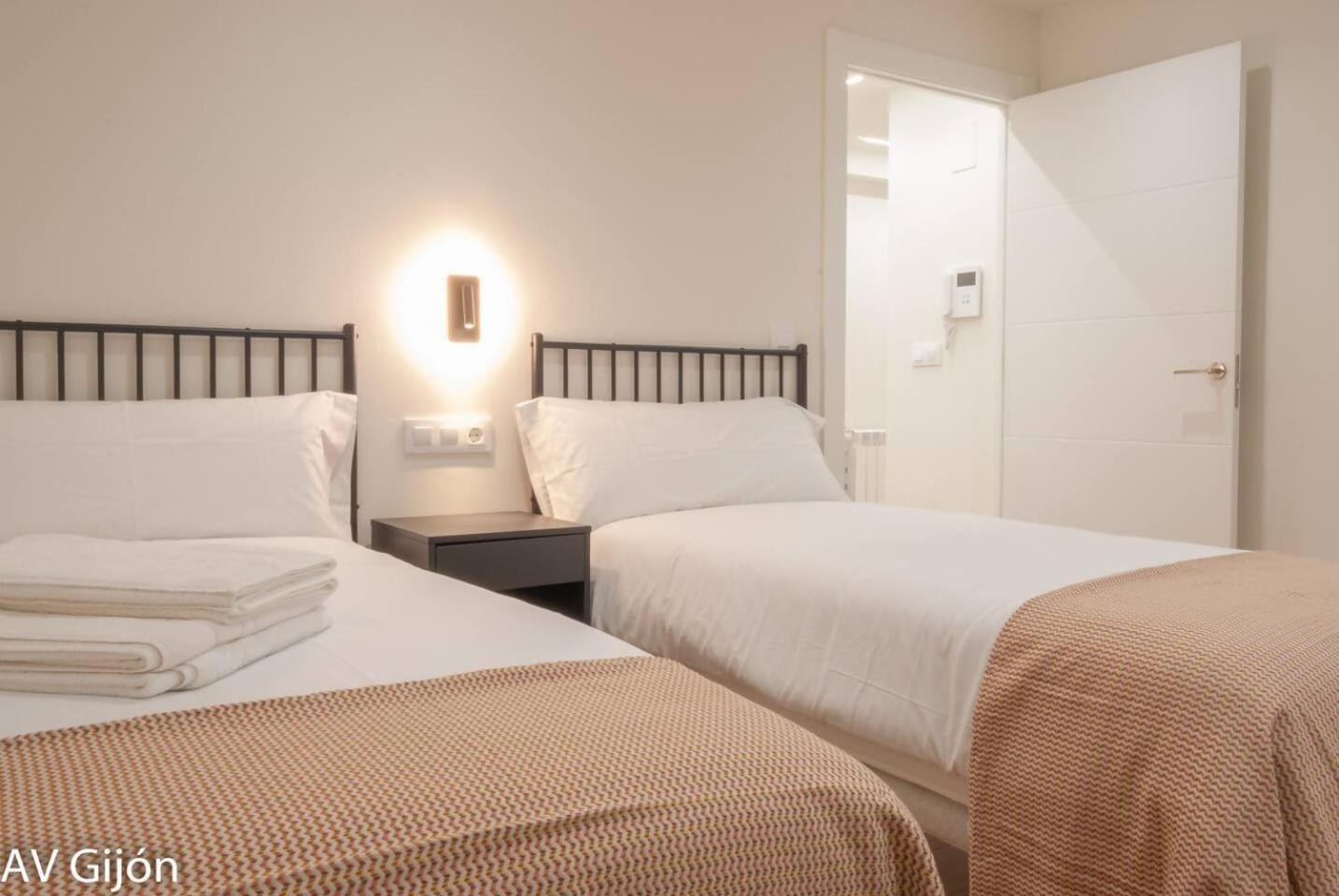 Apartamento La Playa 17 ヒホン エクステリア 写真