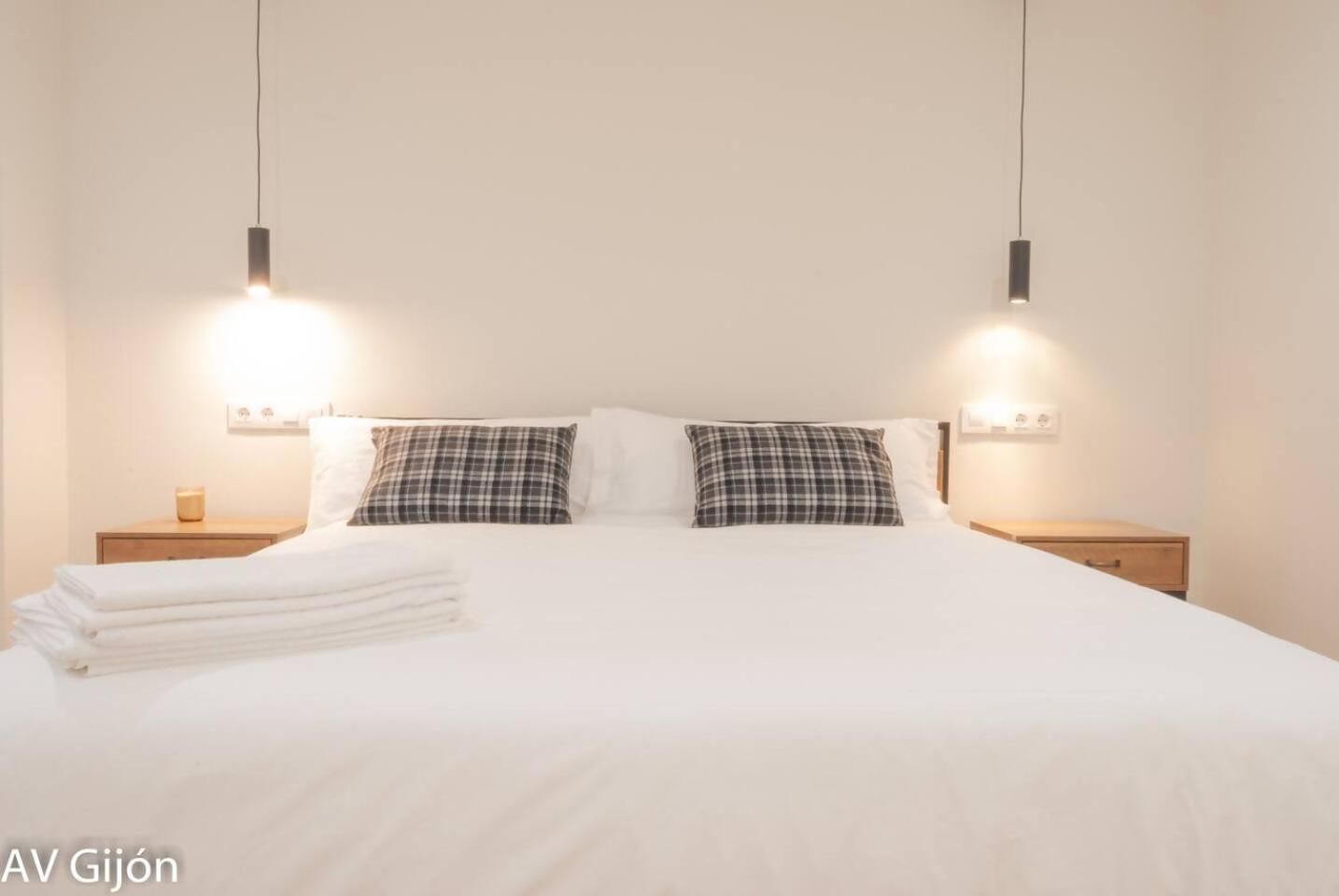 Apartamento La Playa 17 ヒホン エクステリア 写真